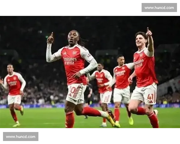 英超新赛季激战正酣 曼联利物浦阿森纳争冠之路充满悬念 - 副本 (2) - 副本